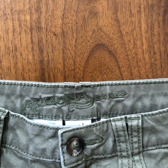 Arizona Jean Company army green shorts size 1 - Picture 3 of 3